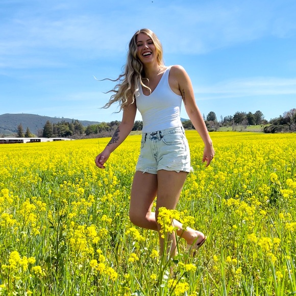 🌿🌊Meet your Posher, Kaycee - Picture 5 of 7